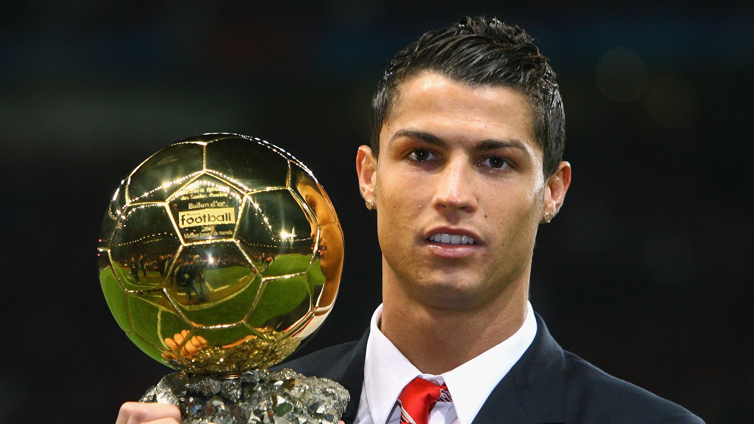 “西甲焦点战：争夺冠军的战火再次点燃”，西甲精彩